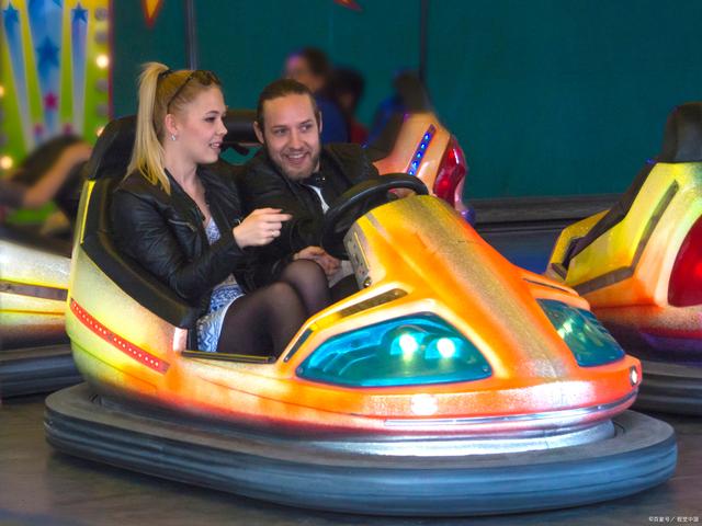 Jiuyou-冰上碰碰车：趣味运动新体验的简单介绍