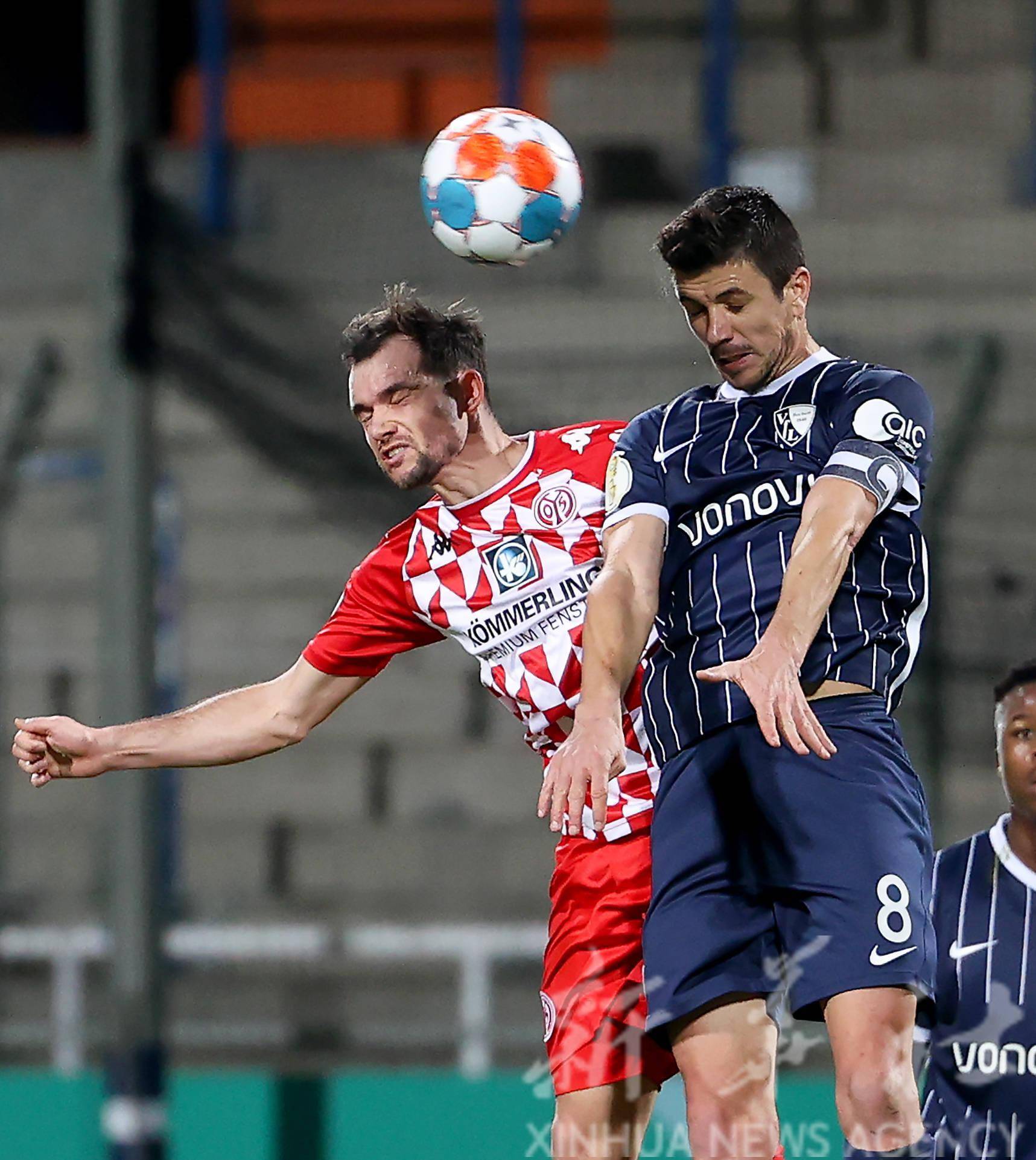 德甲主场氛围火爆,球迷投入热情高涨的简单介绍 德甲主场氛围火爆,球迷投入热情高涨的简单介绍