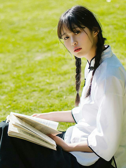 九游游戏中心-_未来运动场：虚拟与现实的无限可能_，未来运动主题乐园