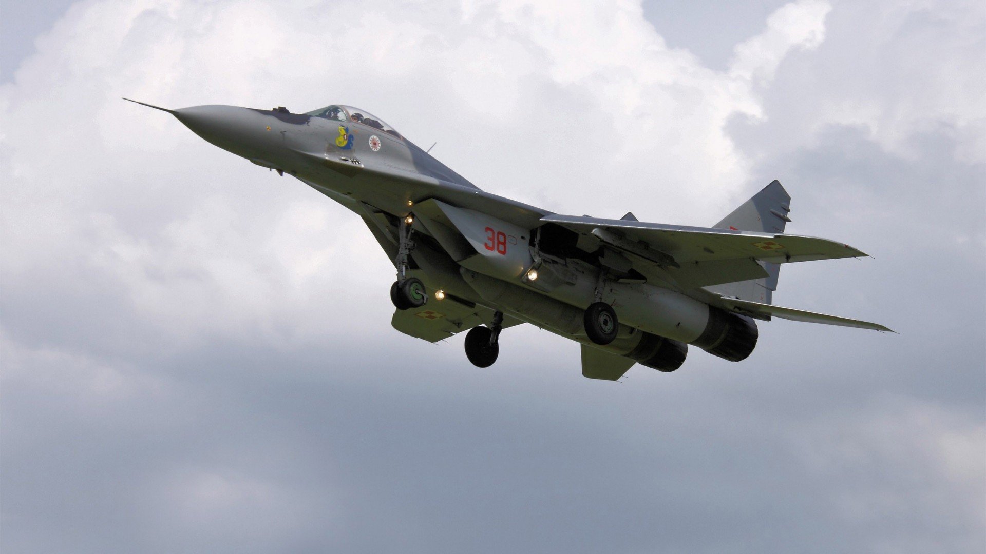 “简阳文体中心羽毛球赛:选手超高竞技状态,决战激烈”