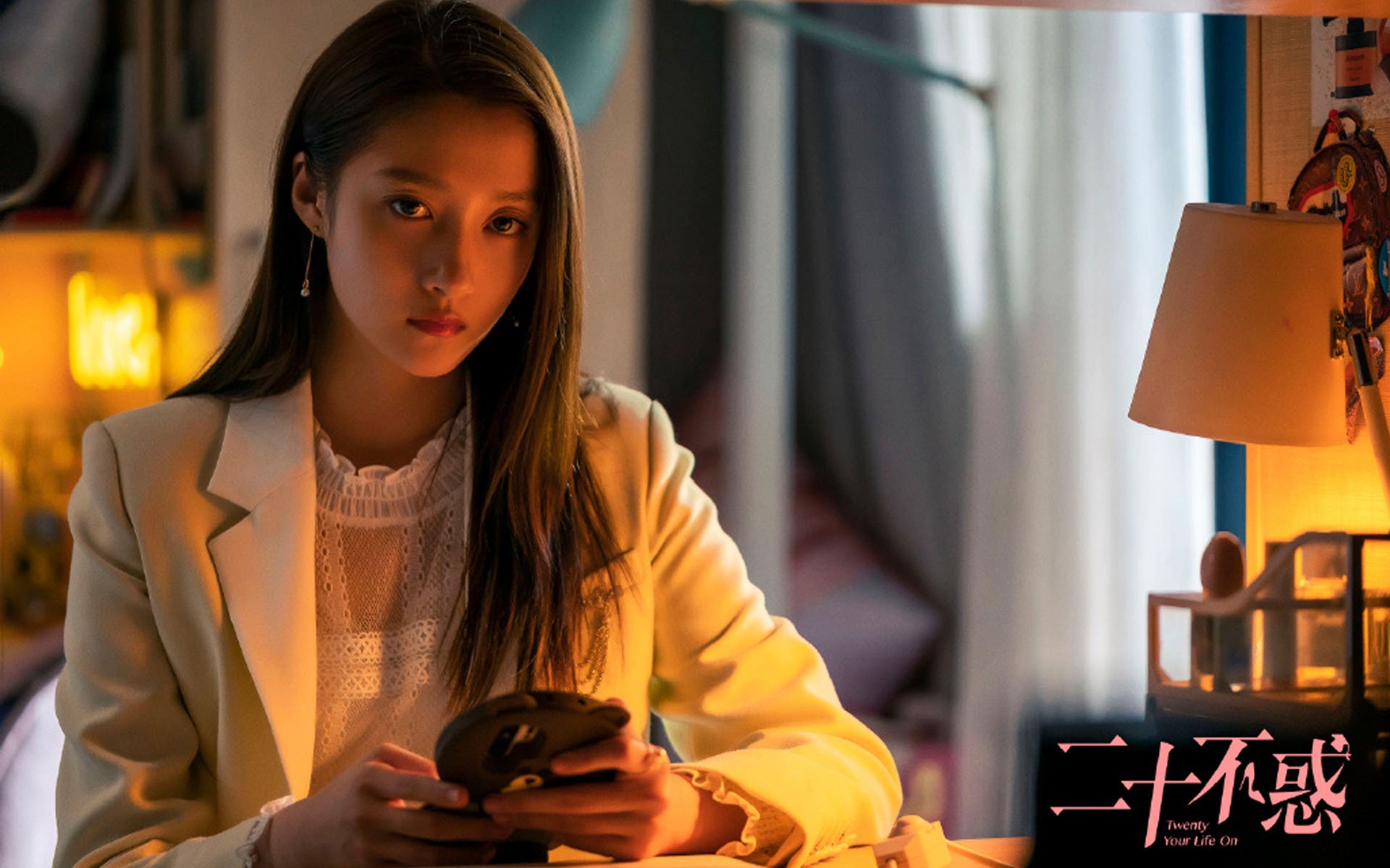 女子篮球加强传球视野训练提升组织效率,女生行进传球技巧