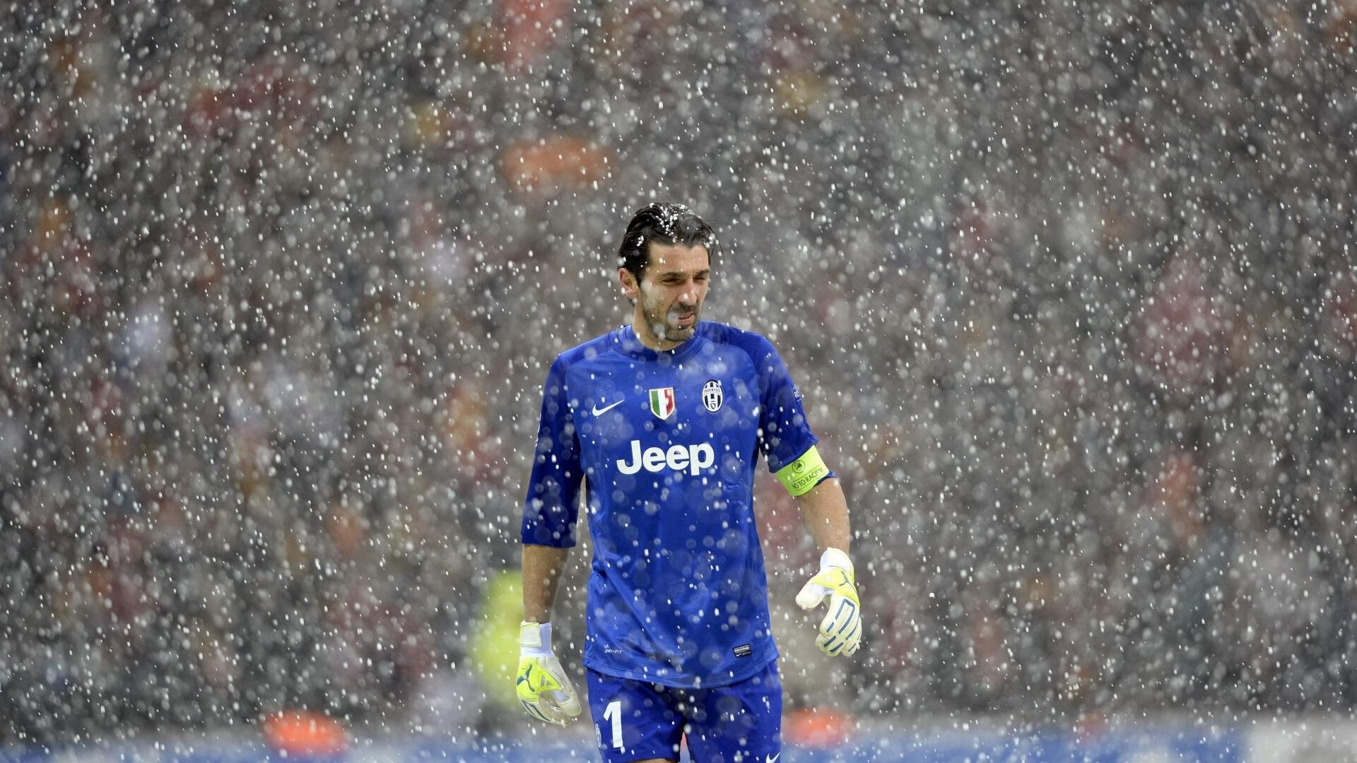 _城市广场：开放式网球街头比赛_，开放式网球击球